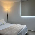 Cozy And Close To The Airport