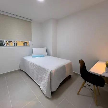 Cozy And Close To The Airport Apartment