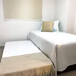 Cozy And Close To The Airport