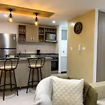 Cozy And Close To The Airport