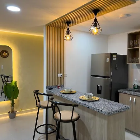 Cozy And Close To The Airport Apartamento