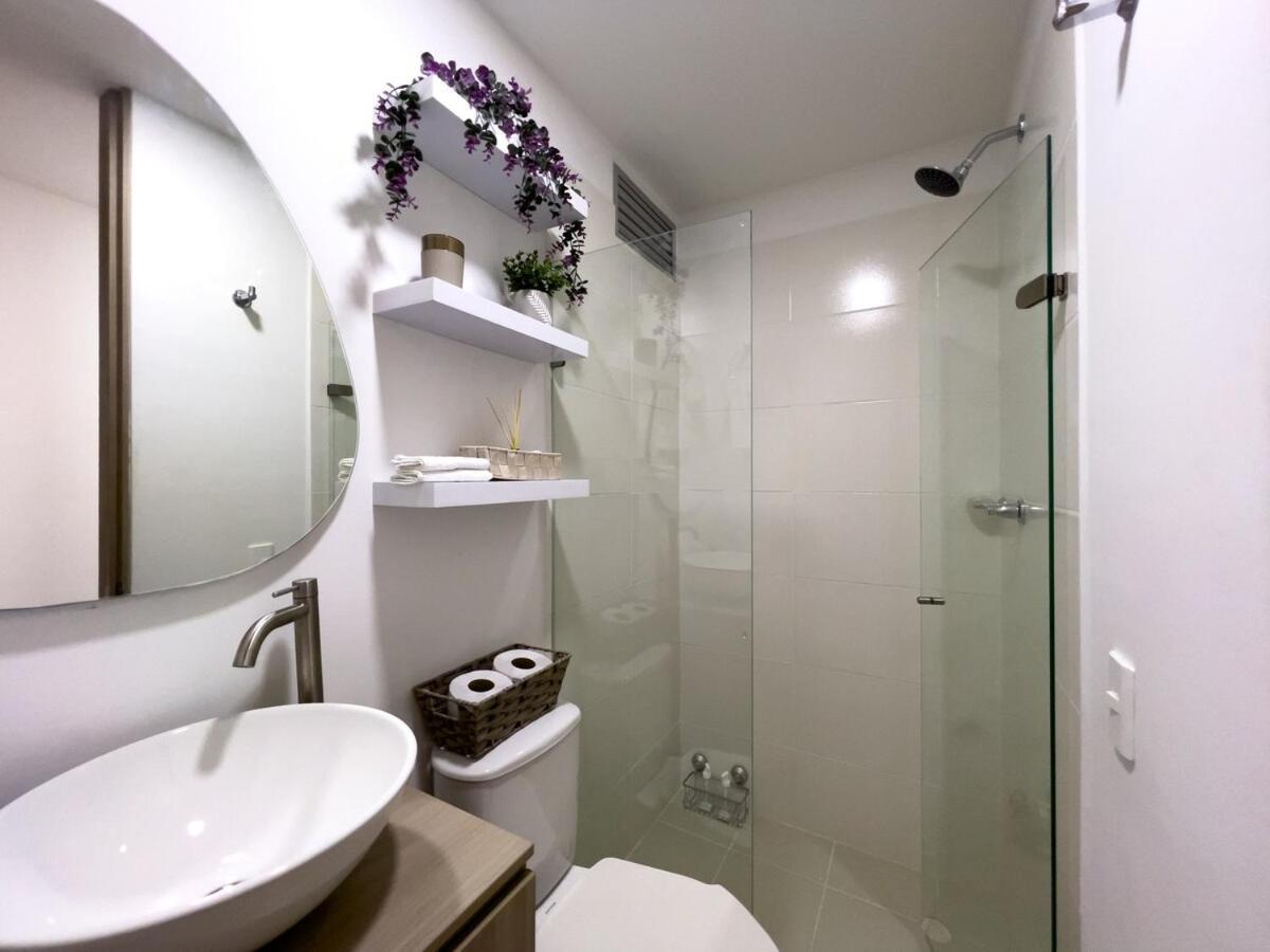 Cozy And Close To The Airport